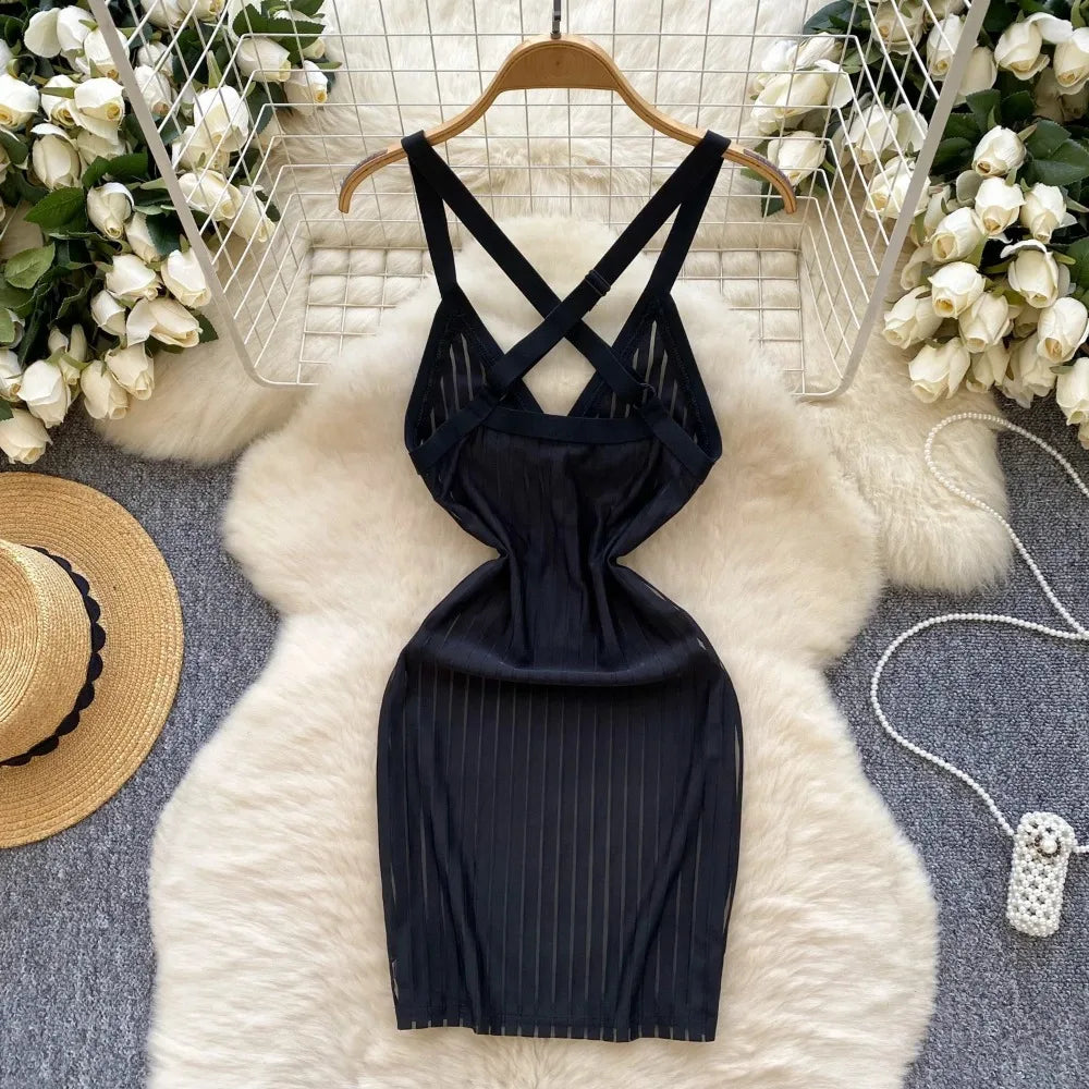 strappy mesh dress With See-Through Shoulder Gold / FR 48 A clutch bag and a bold lip are all the finishing touches this one really needs ASOS Design - Sculpted Mesh
